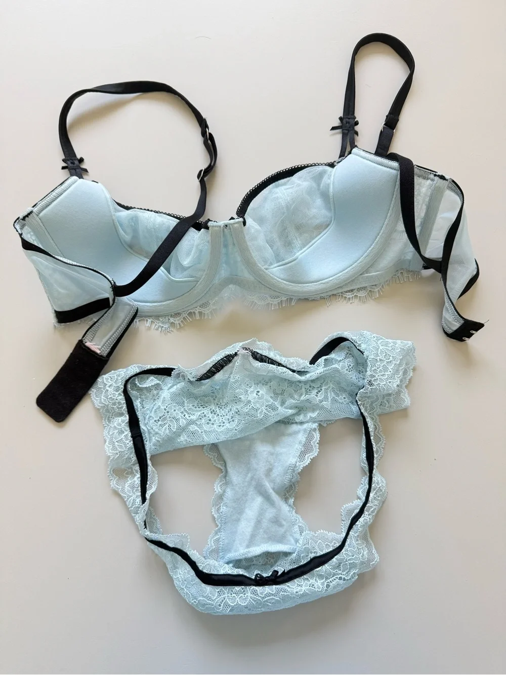 Victorias Secret Dream Angels Light Blue Lace Bra & Panty Set 32D M
